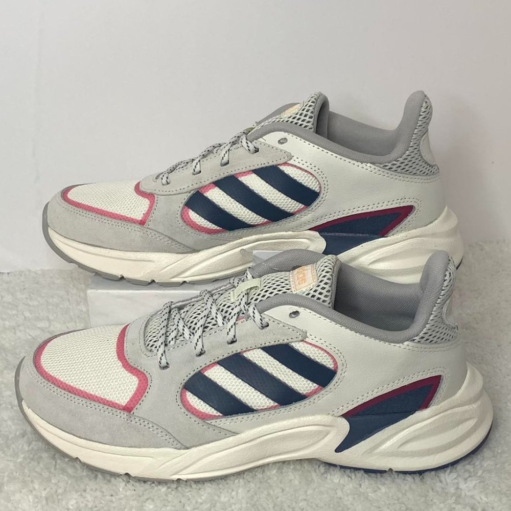 NEW! Adidas Women's 90s Valasion Shoes